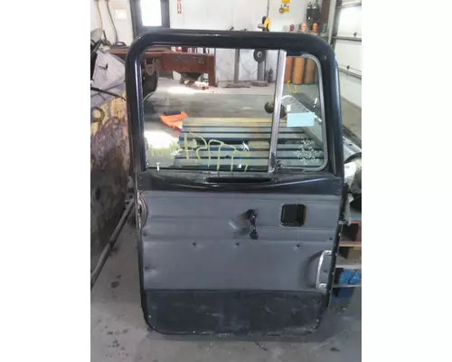 PETERBILT 330 1995-2005 DOOR ASSEMBLY, FRONT