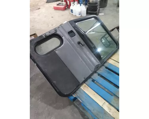 PETERBILT 330 1995-2005 DOOR ASSEMBLY, FRONT