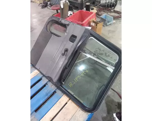 PETERBILT 330 1995-2005 DOOR ASSEMBLY, FRONT