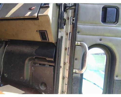 PETERBILT 330 1995-2005 DOOR ASSEMBLY, FRONT