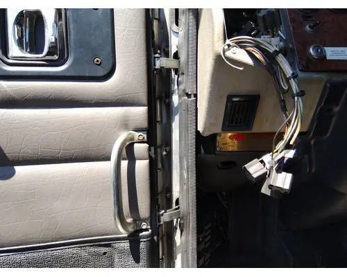 PETERBILT 330 2005-2021 DOOR ASSEMBLY, FRONT