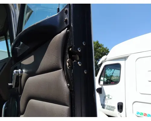 PETERBILT 330 2005-2021 DOOR ASSEMBLY, FRONT