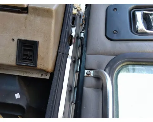 PETERBILT 330 2005-2021 DOOR ASSEMBLY, FRONT