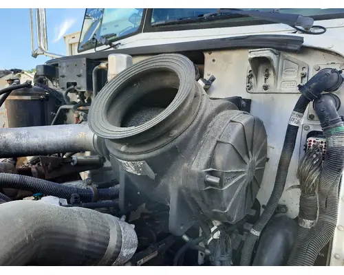 PETERBILT 330 AIR CLEANER