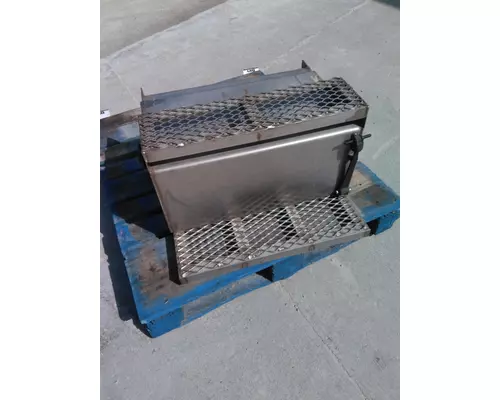 PETERBILT 330 BATTERY BOX