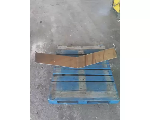 PETERBILT 330 CAB CLIP