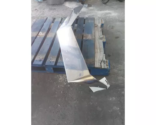 PETERBILT 330 CAB CLIP