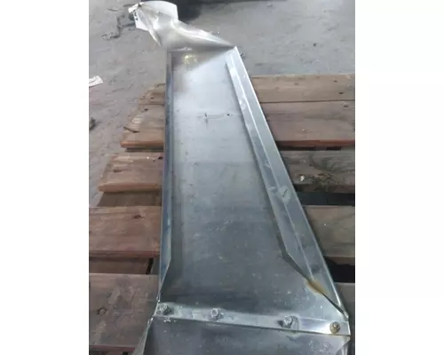 PETERBILT 330 CAB CLIP