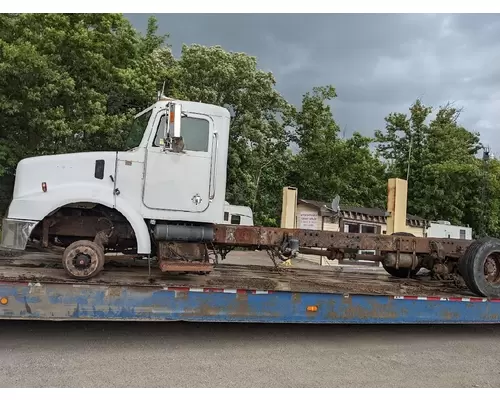 PETERBILT 330 Complete Vehicle