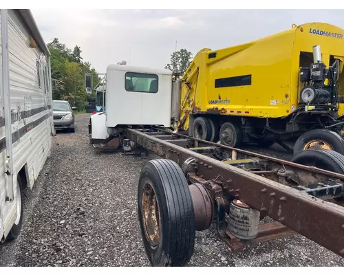 PETERBILT 330 Complete Vehicle