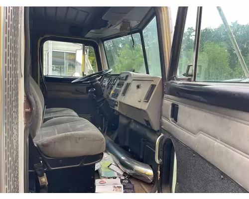PETERBILT 330 Complete Vehicle