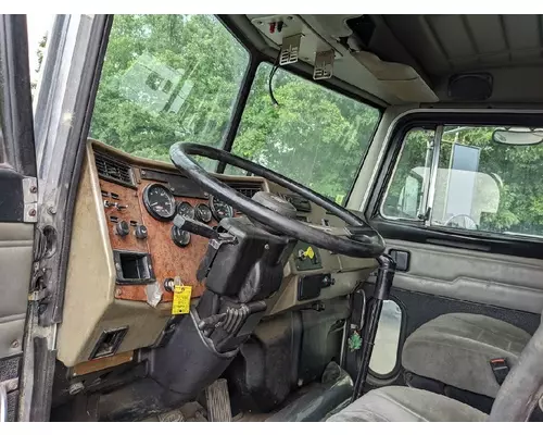 PETERBILT 330 Complete Vehicle
