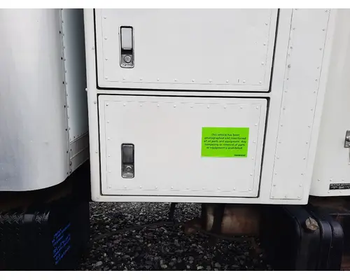 PETERBILT 330 DOOR, COMPARTMENT
