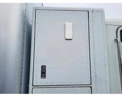 PETERBILT 330 DOOR, COMPARTMENT