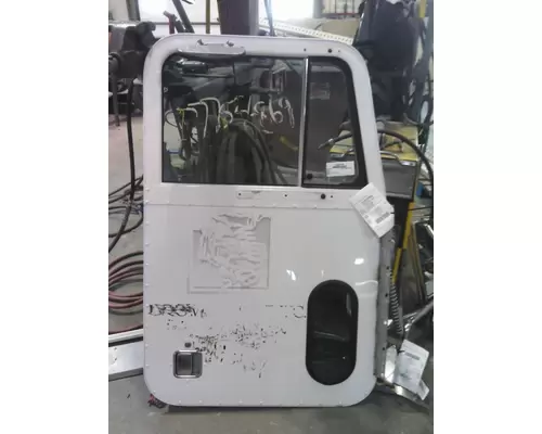 PETERBILT 330 DOOR ASSEMBLY, FRONT