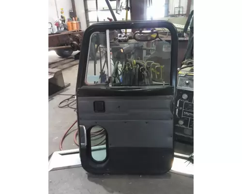 PETERBILT 330 DOOR ASSEMBLY, FRONT