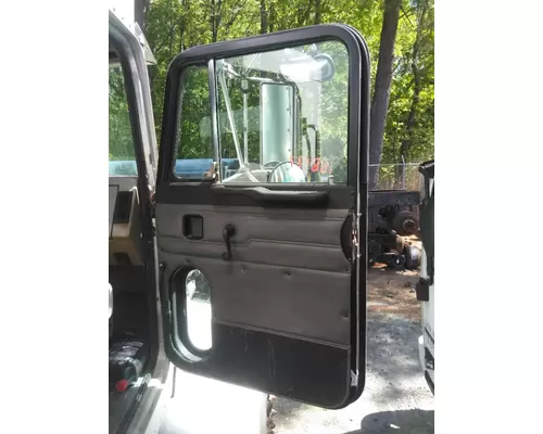 PETERBILT 330 DOOR ASSEMBLY, FRONT