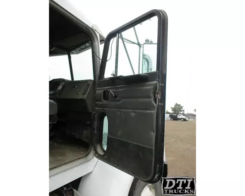 PETERBILT 330 Door Assembly, Front