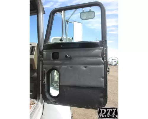 PETERBILT 330 Door Assembly, Front