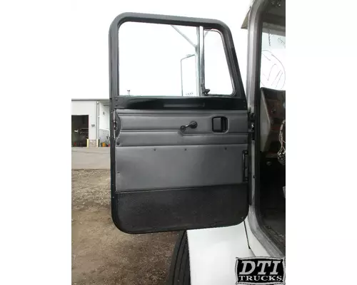 PETERBILT 330 Door Assembly, Front