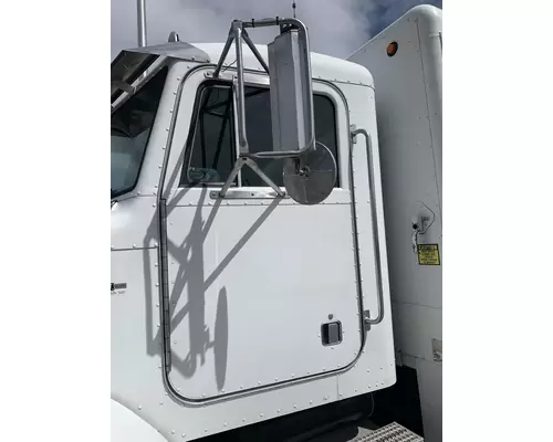 PETERBILT 330 Door Assembly, Front