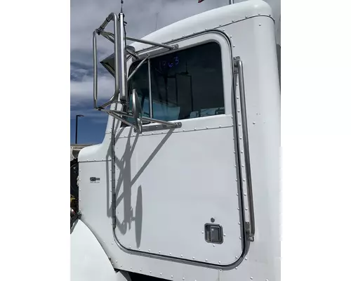 PETERBILT 330 Door Assembly, Front