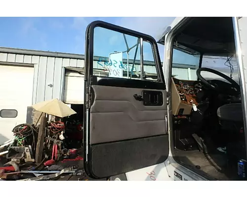 PETERBILT 330 Door Assembly, Front