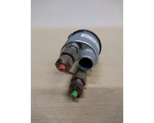 PETERBILT 330 GAUGE AIR