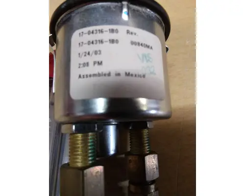 PETERBILT 330 GAUGE AIR