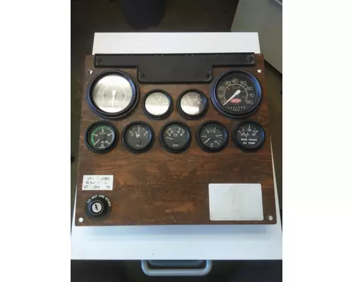 PETERBILT 330 GAUGE CLUSTER