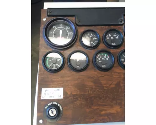 PETERBILT 330 GAUGE CLUSTER