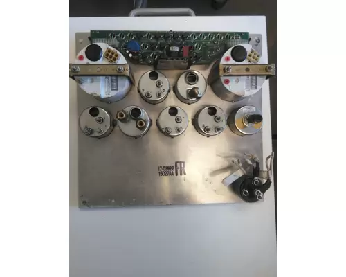 PETERBILT 330 GAUGE CLUSTER