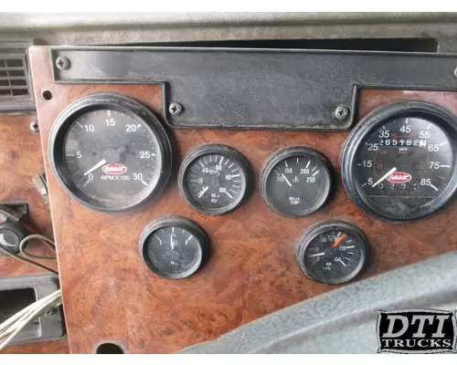 PETERBILT 330 Instrument Cluster