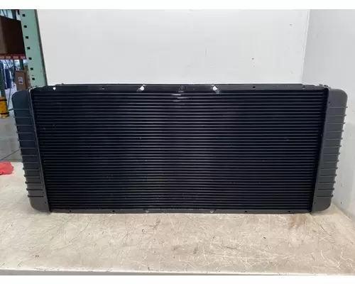 PETERBILT 330 Radiator