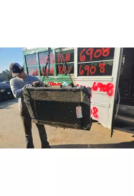 PETERBILT 330 Radiator
