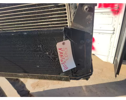 PETERBILT 330 Radiator