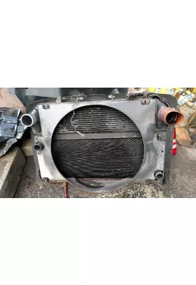 PETERBILT 330 Radiator