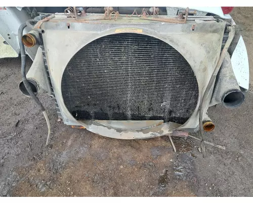 PETERBILT 330 Radiator