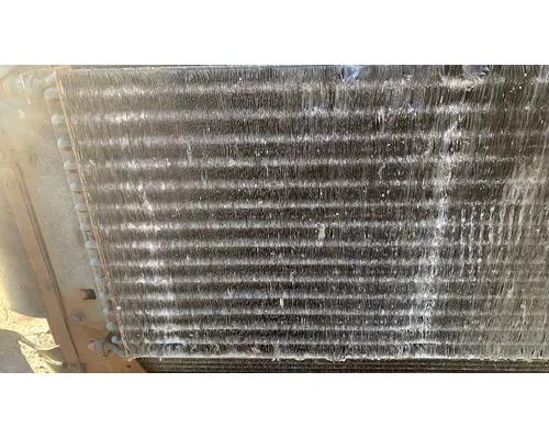 PETERBILT 330 Radiator
