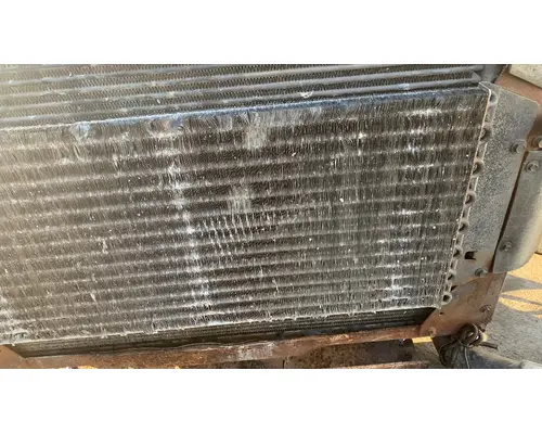 PETERBILT 330 Radiator