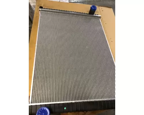 PETERBILT 330 Radiator