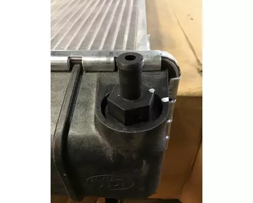 PETERBILT 330 Radiator