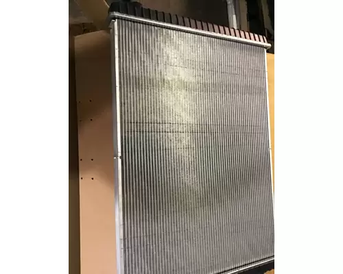 PETERBILT 330 Radiator