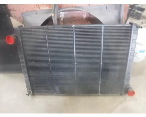 PETERBILT 330 Radiator