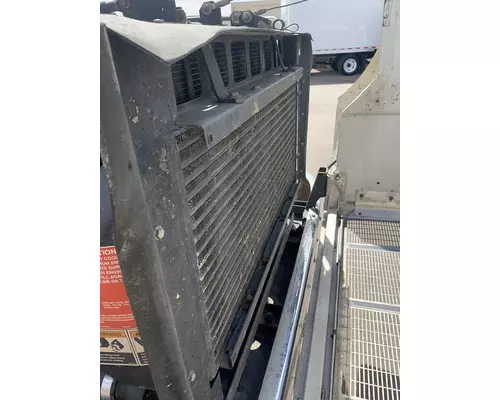 PETERBILT 330 Radiator