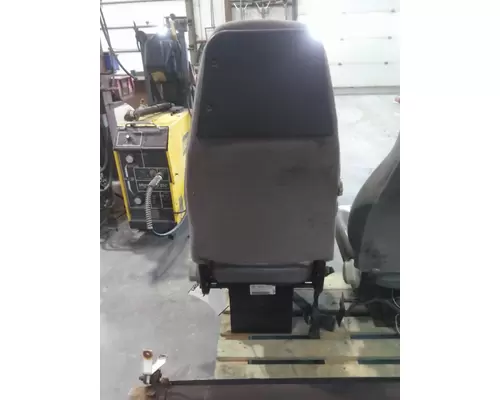 PETERBILT 330 SEAT, FRONT