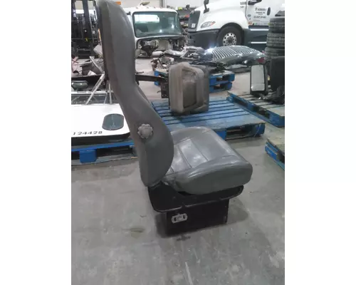 PETERBILT 330 SEAT, FRONT