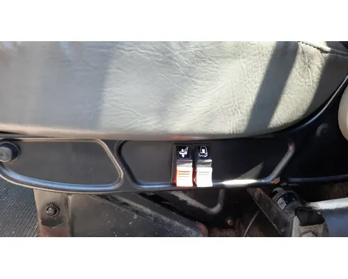 PETERBILT 330 SEAT, FRONT