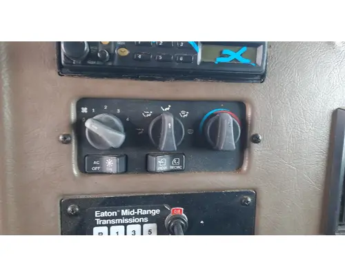 PETERBILT 330 TEMPERATURE CONTROL
