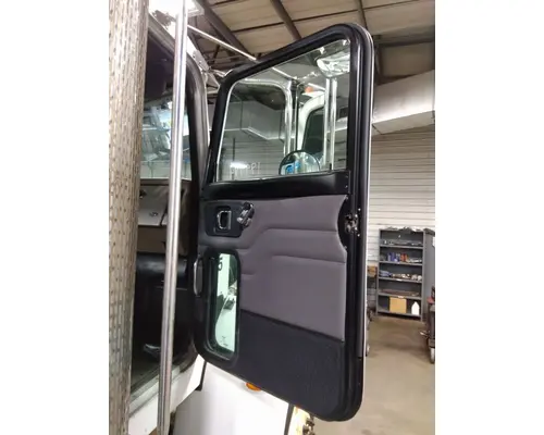 PETERBILT 335 2005-2010 DOOR ASSEMBLY, FRONT